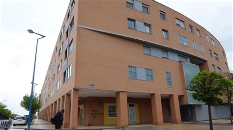 mujer se tira por la ventana valladolid|Muere una mujer al precipitarse por la ventana de un edificio de。